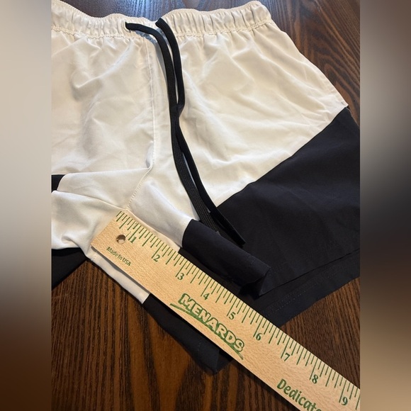 Sports Illustrated Mens Medium Workout Shorts white black EUC activewear gym - Picture 11 of 16